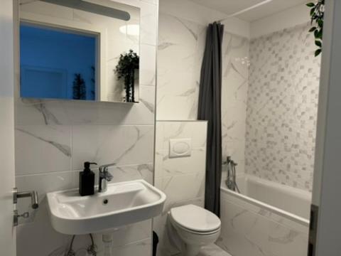Apartment Newtranquil Near Corvin *